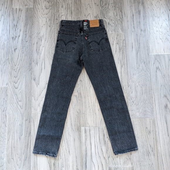 NWT Levi's Wedgie Straight Jeans 28L - Picture 4 of 9